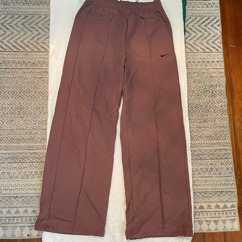 Nike Women’s Wide Leg Pleated Windpants